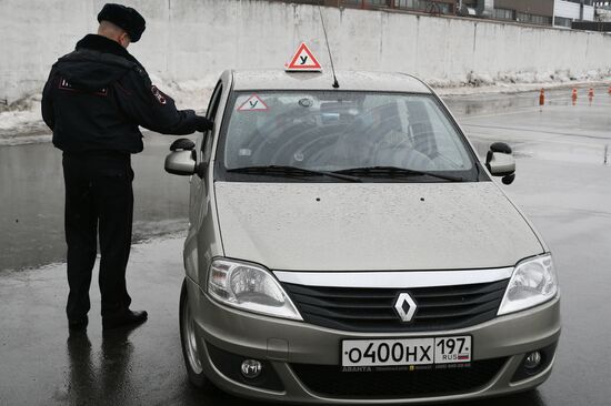 Сдача экзаменов и получение водительского удостоверения в ГИБДД