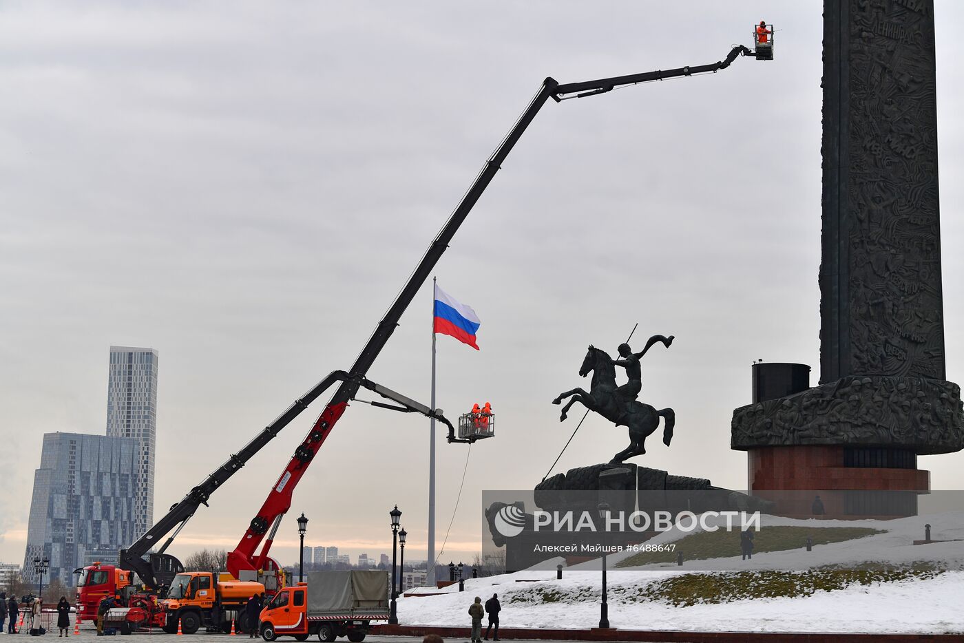 Помывка монумента Победы на Поклонной горе 