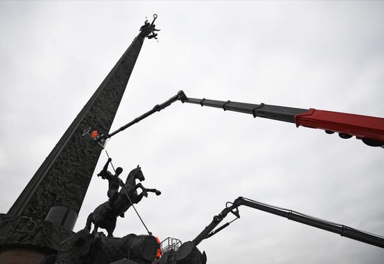 Помывка монумента Победы на Поклонной горе 