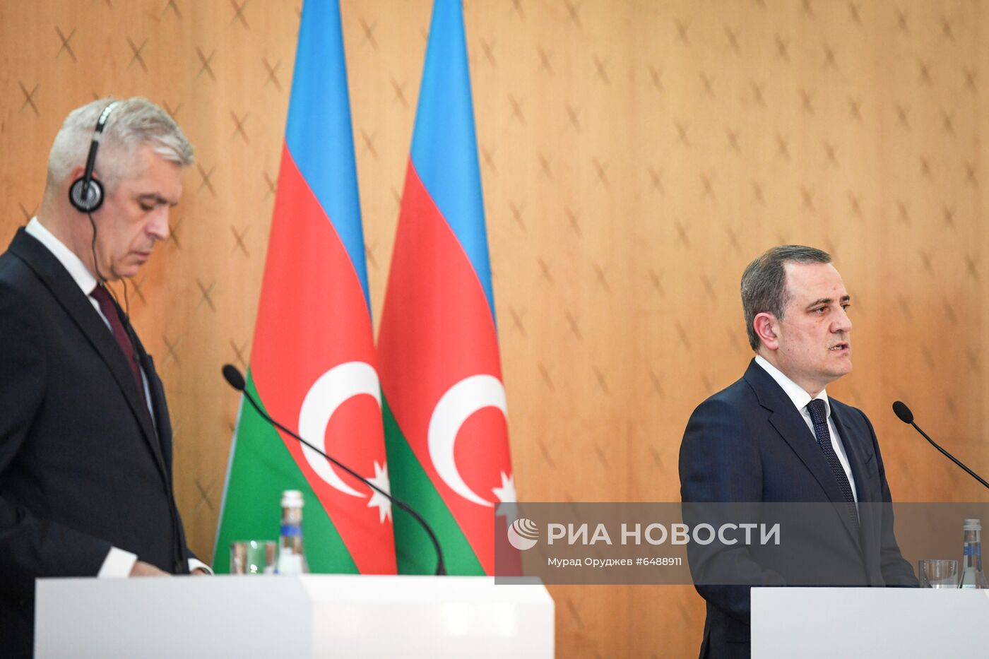 Пресс-конференция глав МИД Азербайджана и Словакии Д. Байрамова и И. Корчока