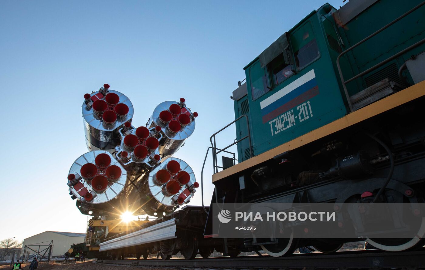 Вывоз ракеты-носителя "Союз-2.1а" с разгонным блоком "Фрегат"