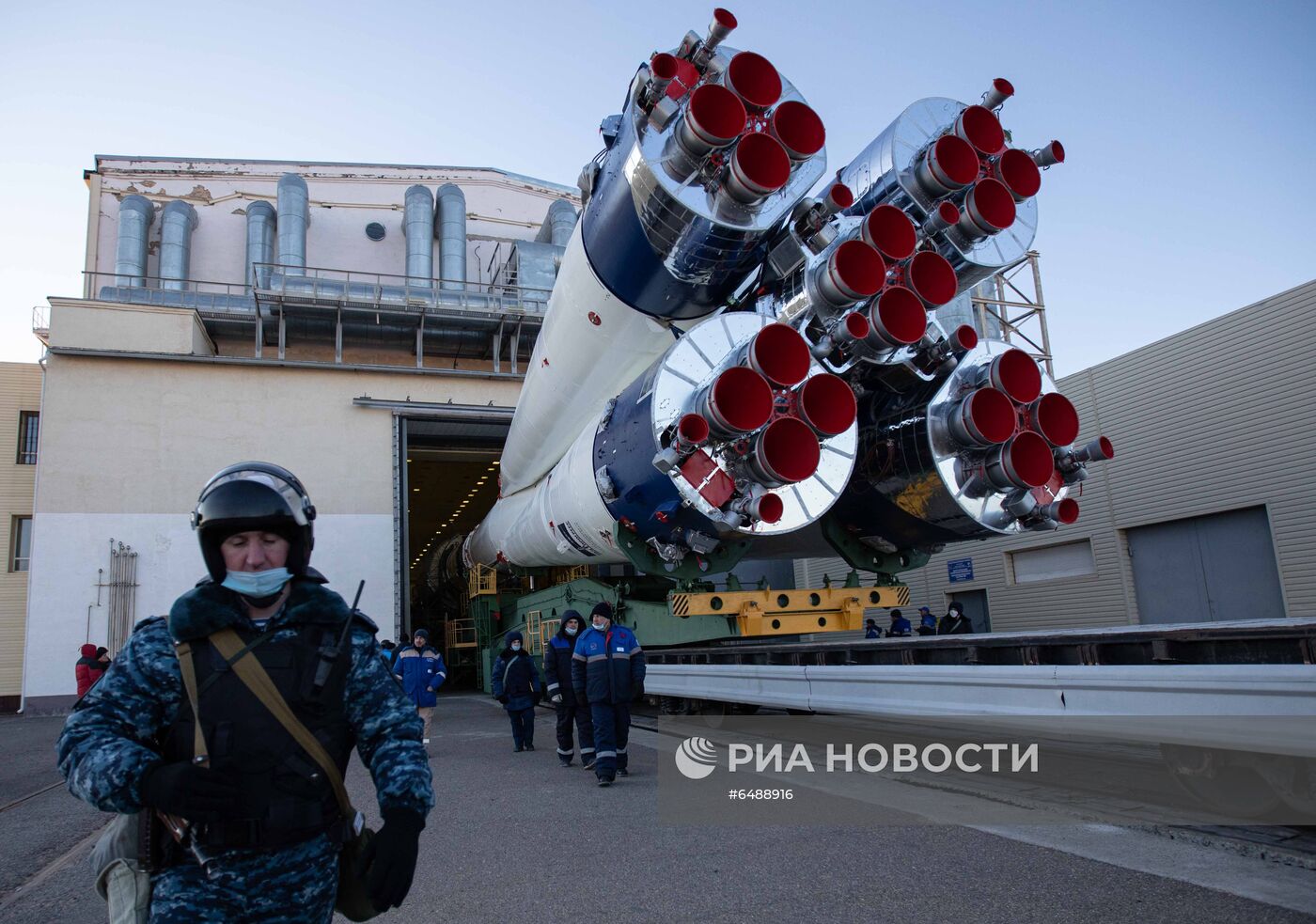 Вывоз ракеты-носителя "Союз-2.1а" с разгонным блоком "Фрегат"