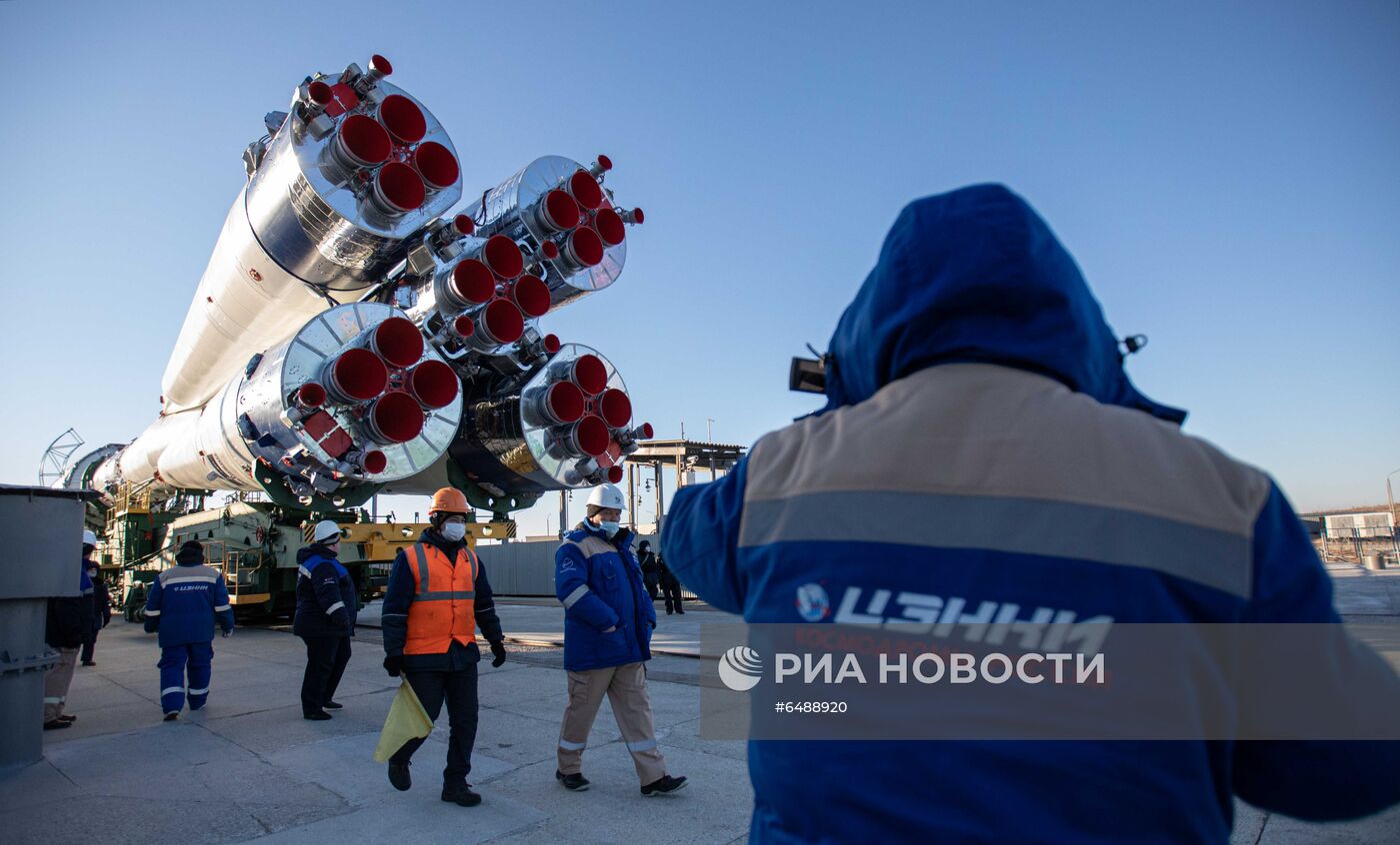 Вывоз ракеты-носителя "Союз-2.1а" с разгонным блоком "Фрегат"