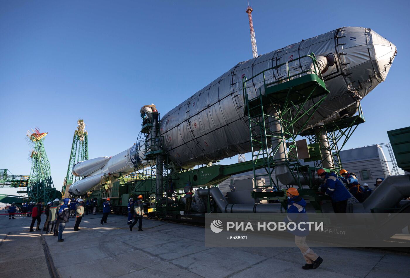 Вывоз ракеты-носителя "Союз-2.1а" с разгонным блоком "Фрегат"