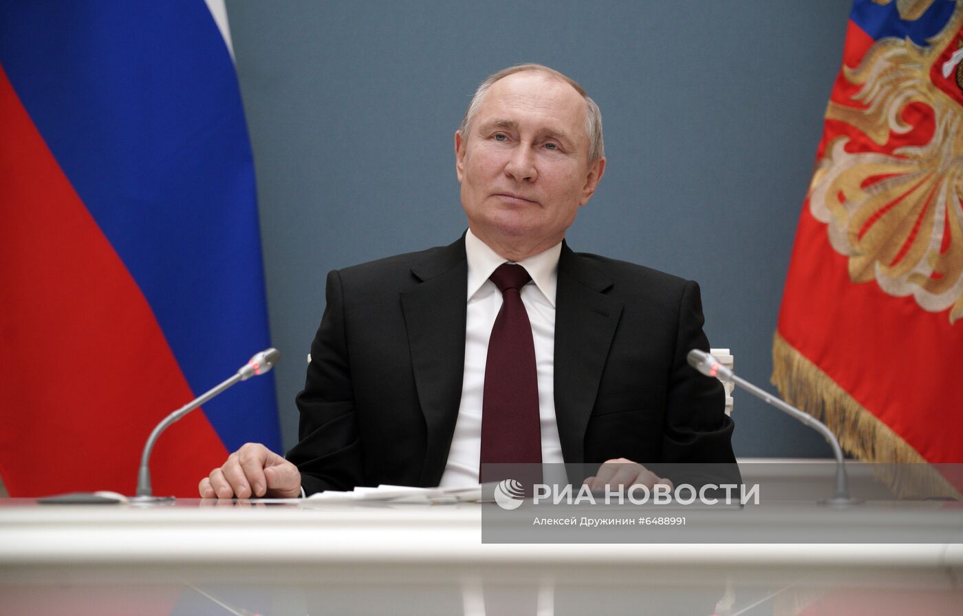 Президент РФ В. Путин принял участие в церемонии запуска Таласского золоторудного комбината