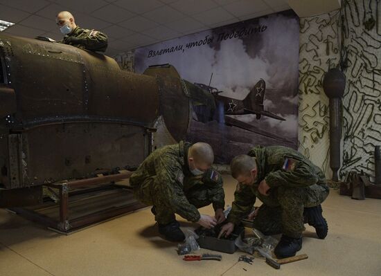 В Ленинградской области восстановили фюзеляж штурмовика Ил-2