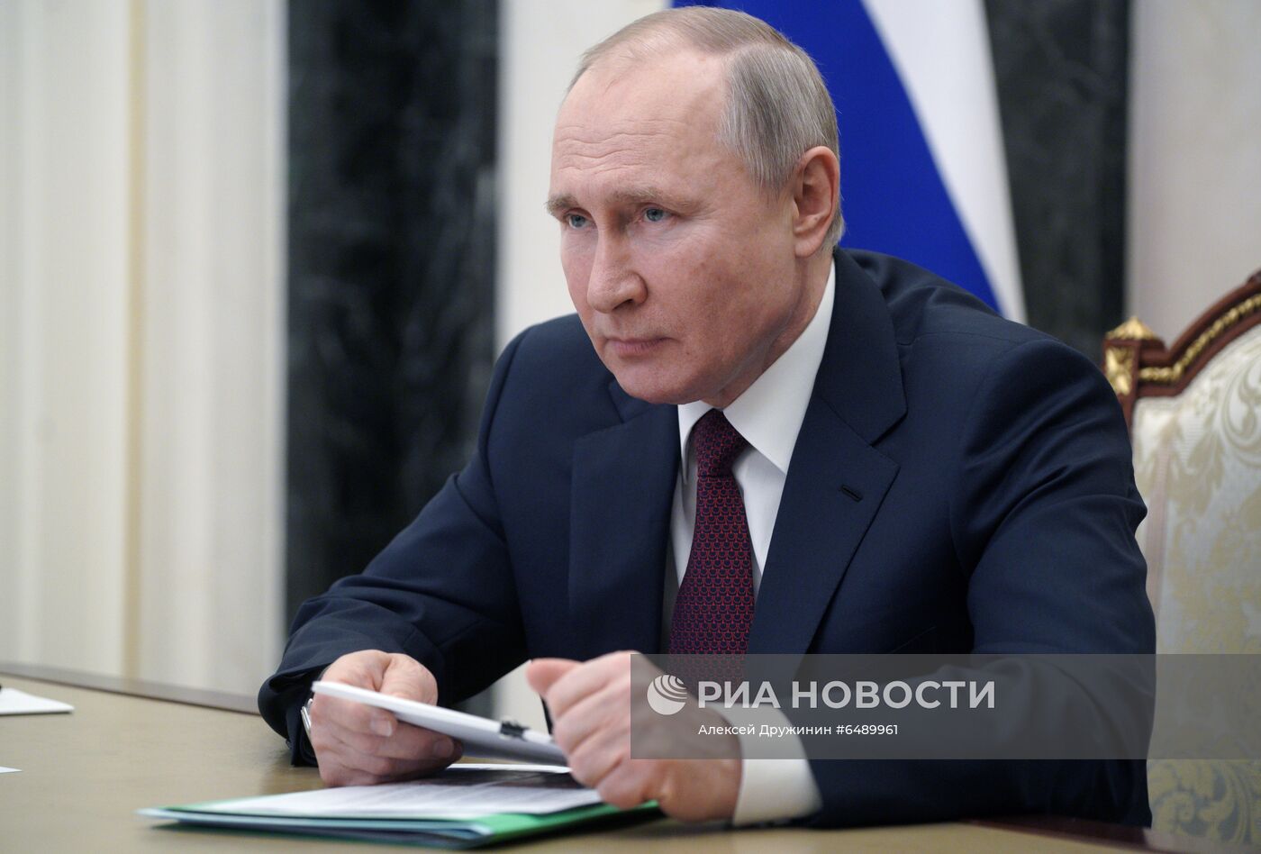 Президент РФ В. Путин провел совещание по вопросам социально-экономического развития Республики Крым и Севастополя