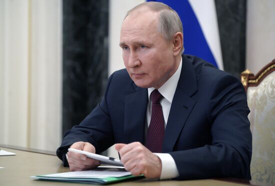 Президент РФ В. Путин провел совещание по вопросам социально-экономического развития Республики Крым и Севастополя