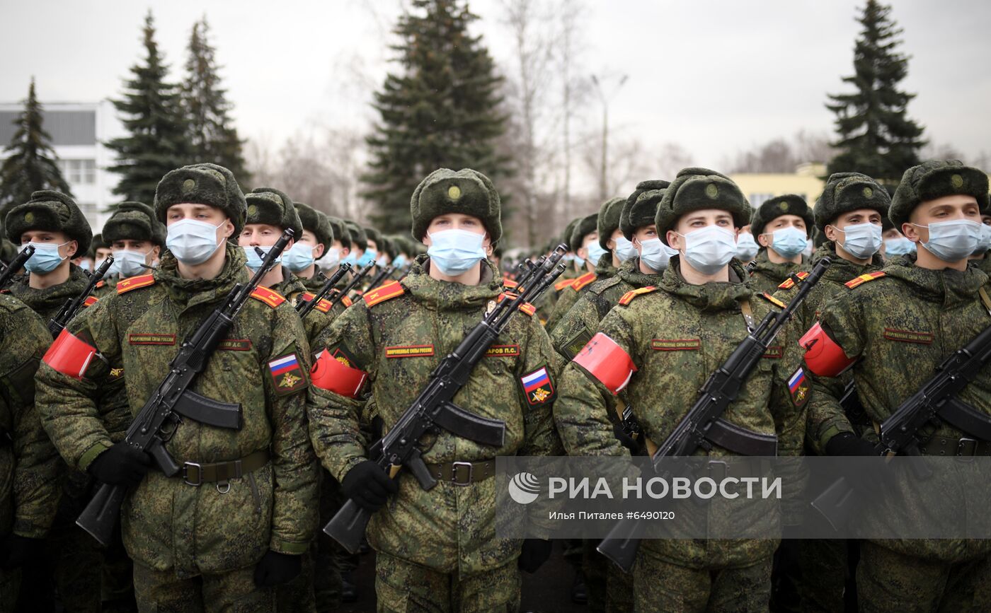 Подготовка курсантов к военному параду на Красной площади 
