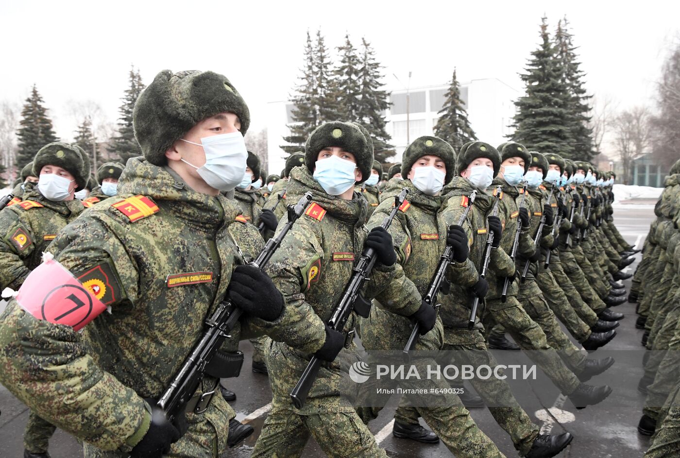 Подготовка курсантов к военному параду на Красной площади 