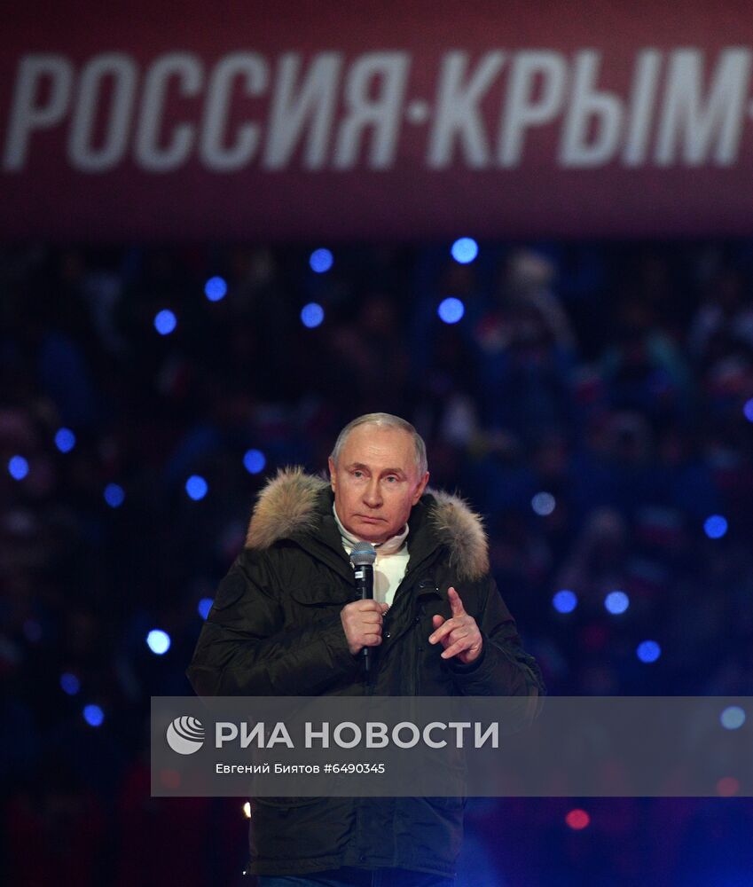 Президент РФ В. Путин посетил концерт в честь воссоединения Крыма и России