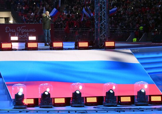 Президент РФ В. Путин посетил концерт в честь воссоединения Крыма и России