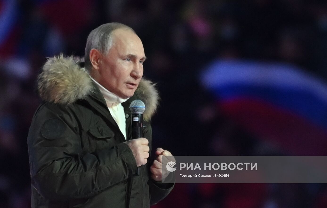 Президент РФ В. Путин посетил концерт в честь воссоединения Крыма и России