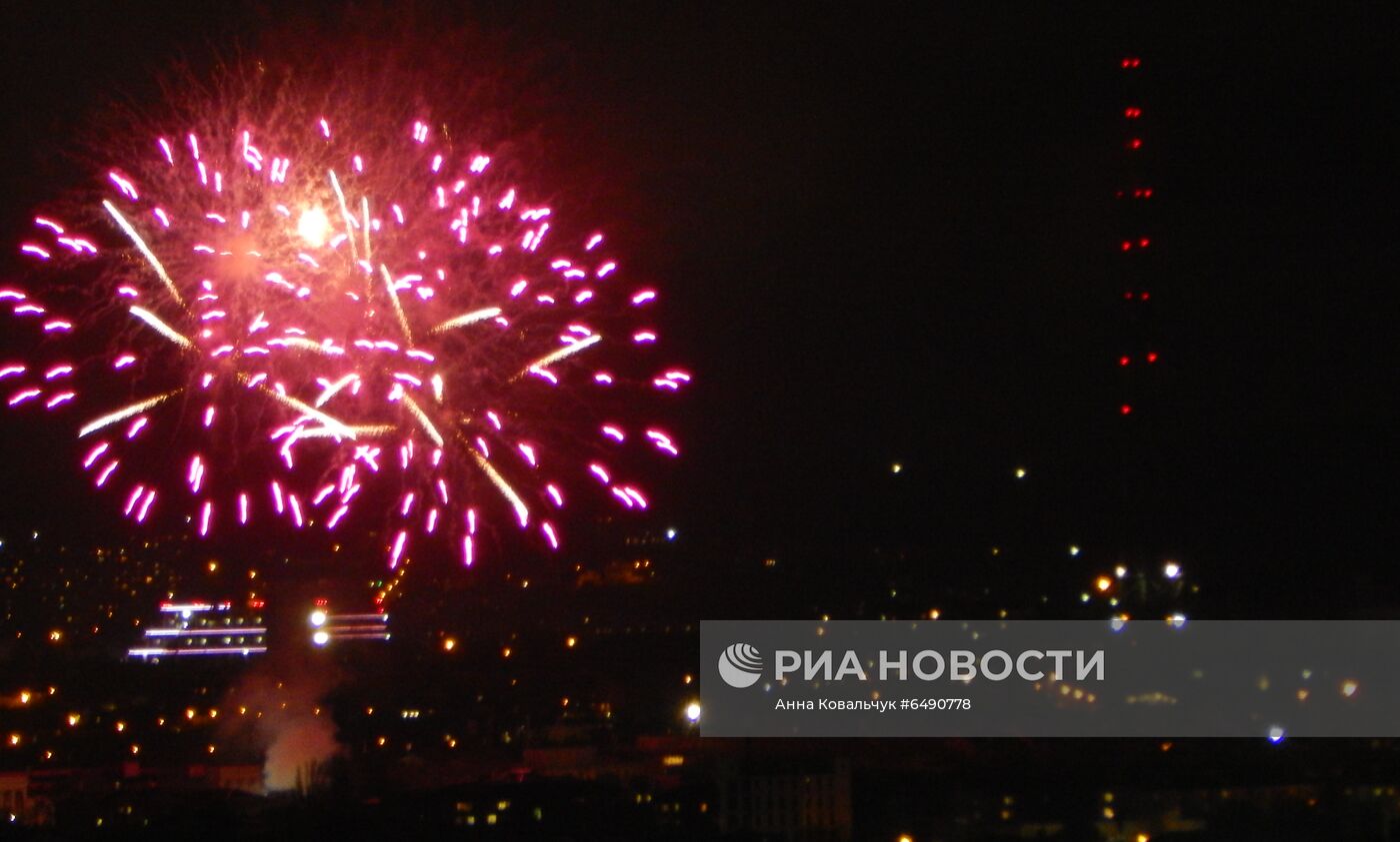 Праздничный концерт и салют в Симферополе