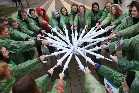 Праздничный концерт и салют в Симферополе