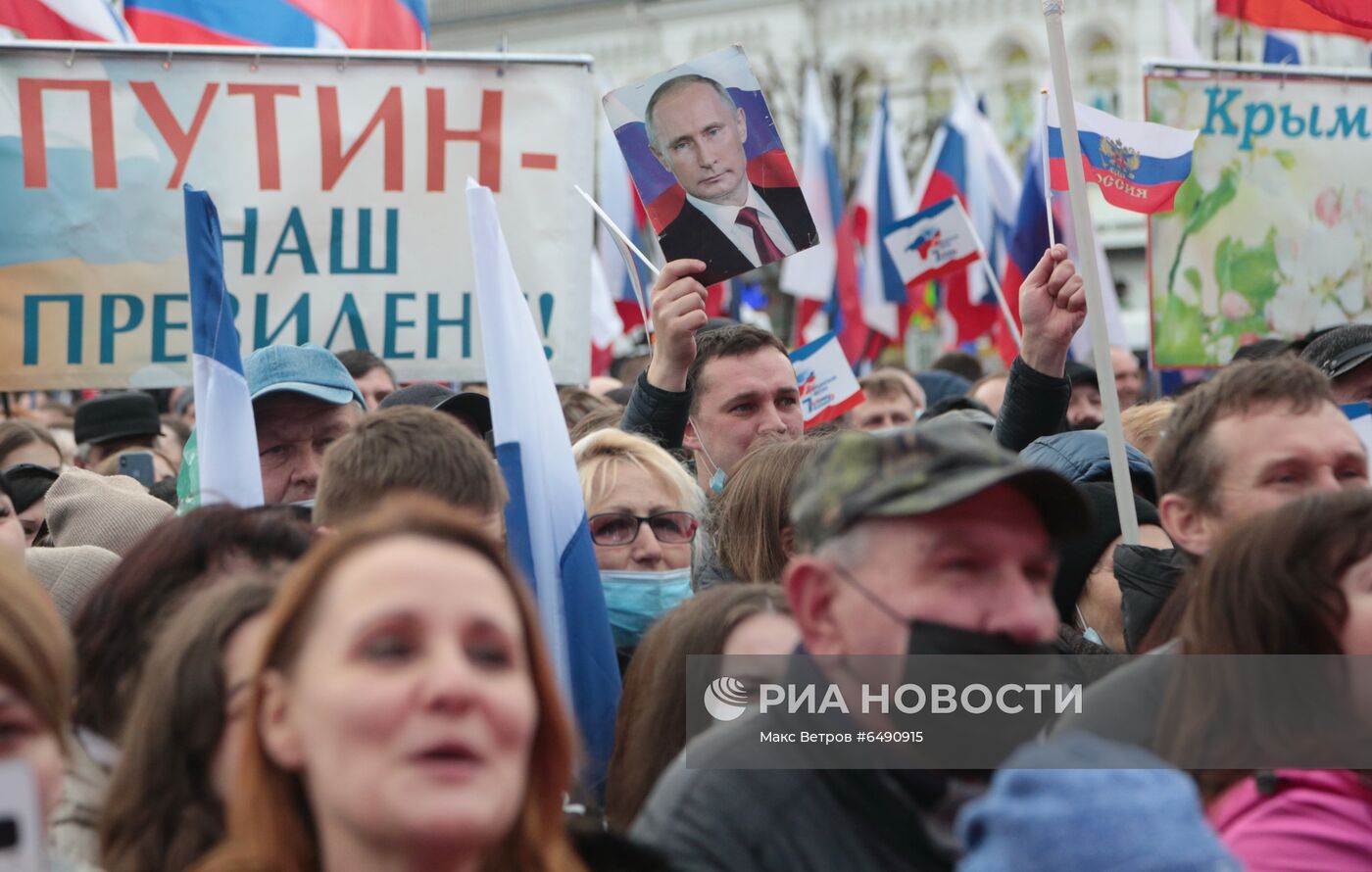 Праздничный концерт и салют в Симферополе