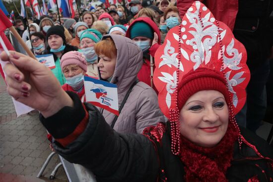 Праздничный концерт и салют в Симферополе