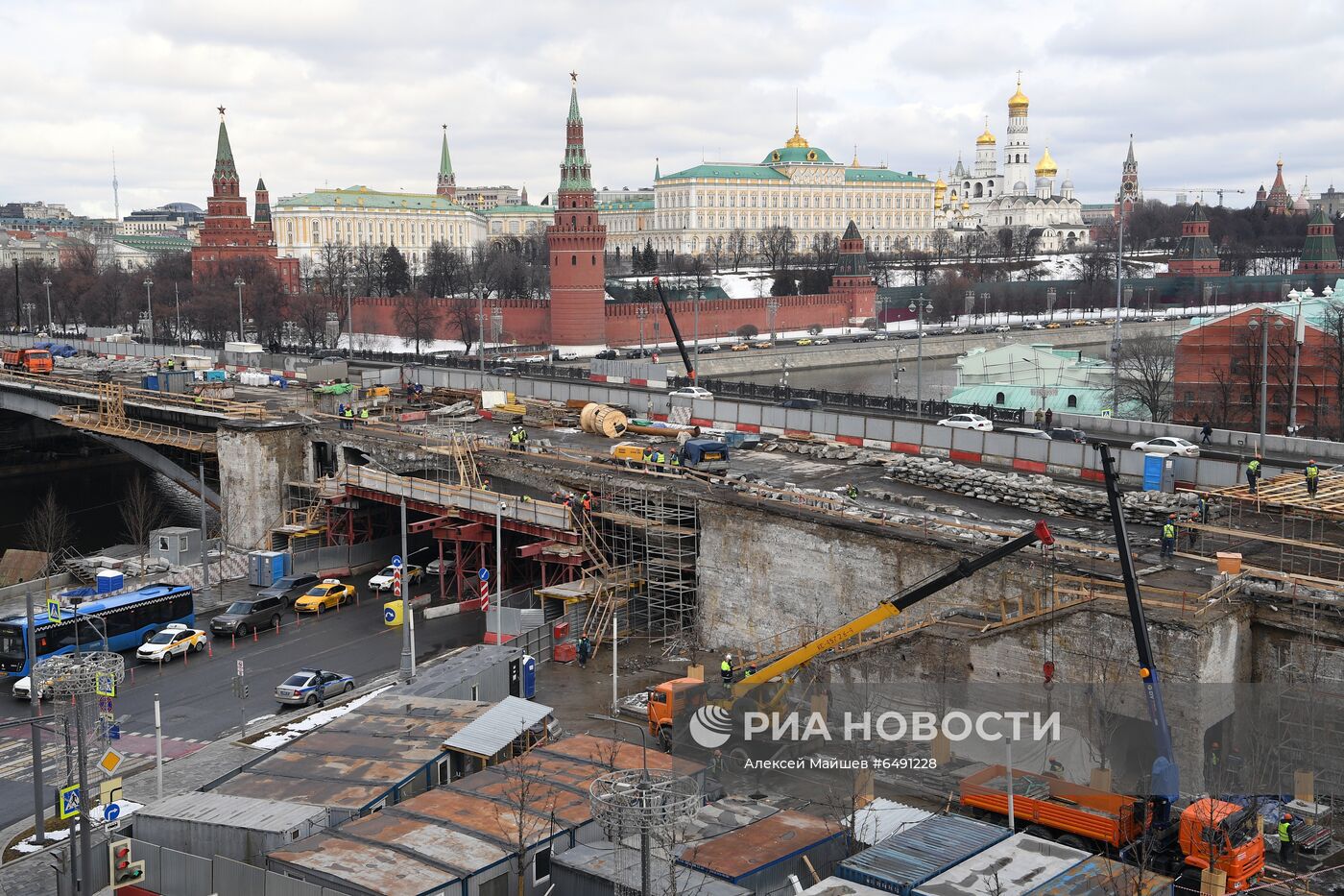 Продолжается реконструкция Большого Каменного моста 