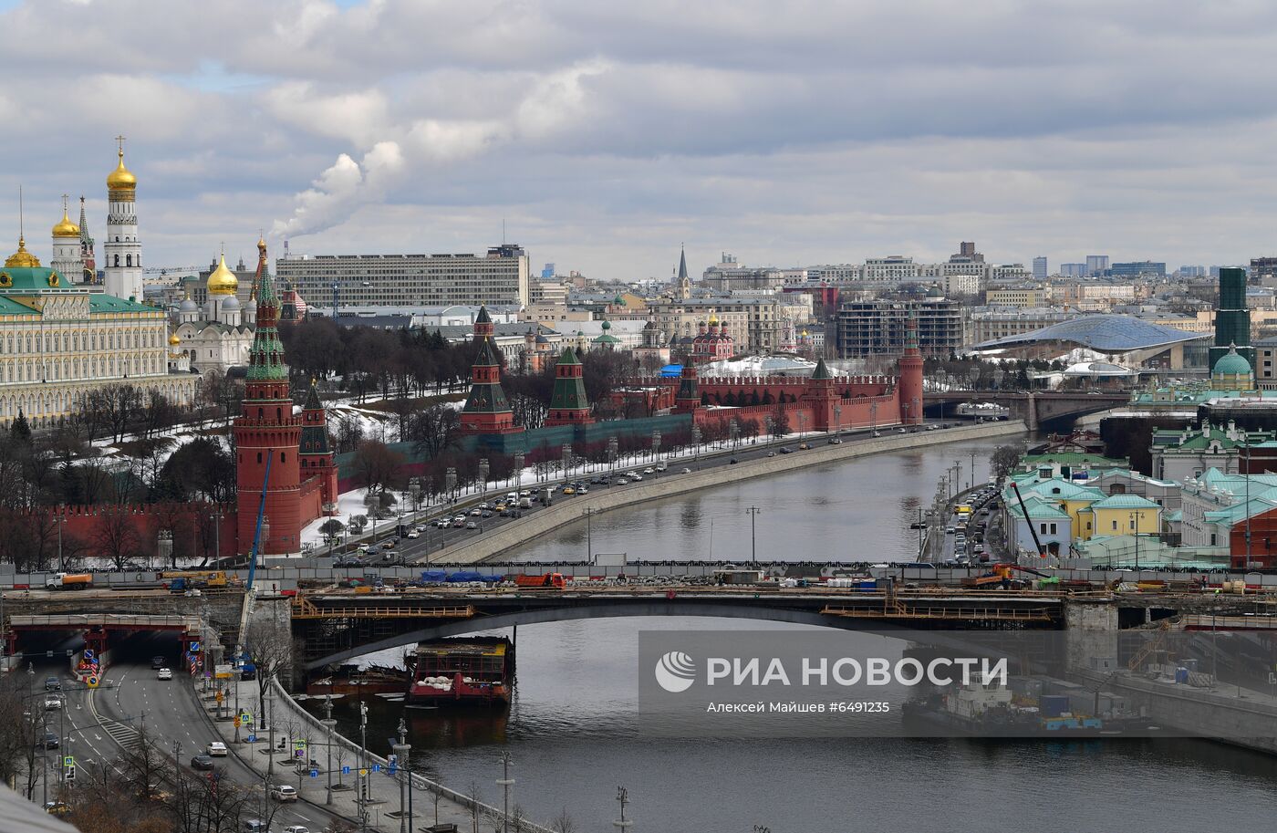 Продолжается реконструкция Большого Каменного моста 