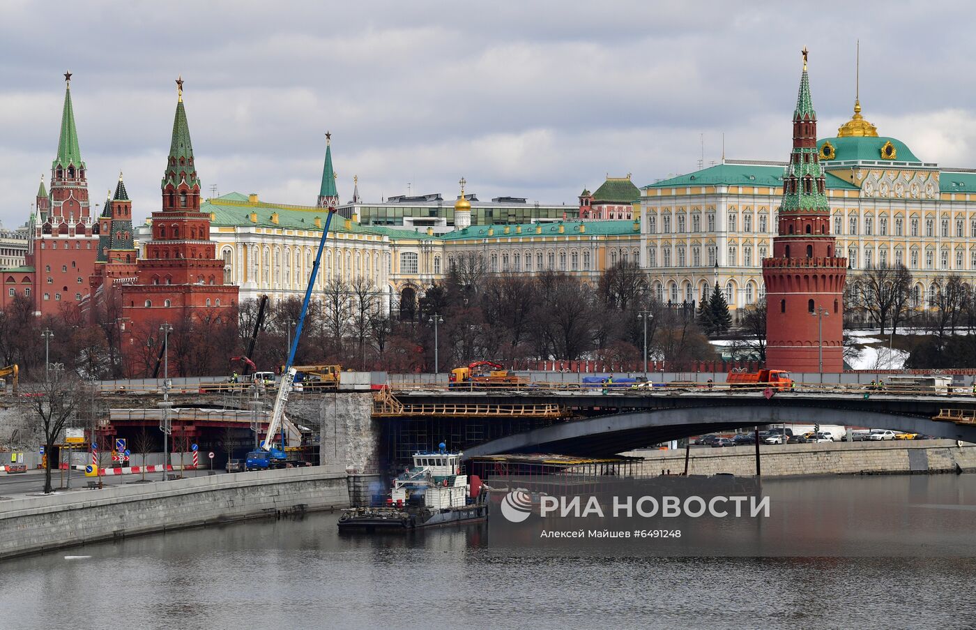 Продолжается реконструкция Большого Каменного моста 