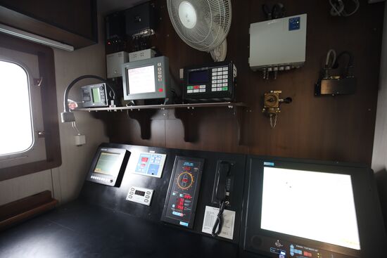 Принятие в состав ВМФ катера-торпедолова ТЛ-2195