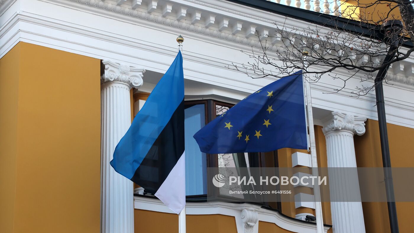 Здания посольств в Москве