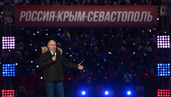 Президент РФ В. Путин посетил концерт в честь воссоединения Крыма и России