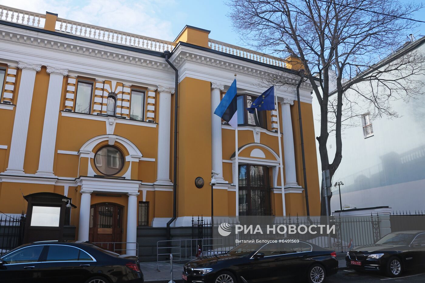 Здания посольств в Москве