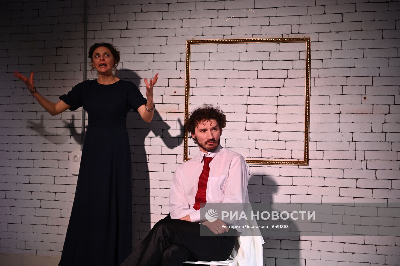 Спектакль "Летние осы кусают нас даже в ноябре" в "Электротеатре Станиславский"