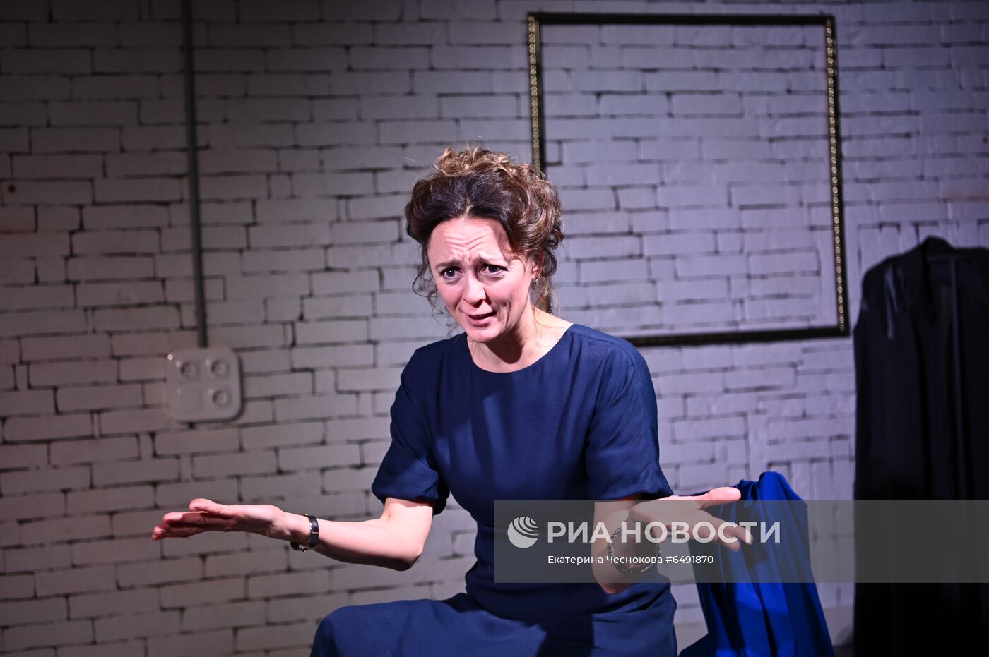 Спектакль "Летние осы кусают нас даже в ноябре" в "Электротеатре Станиславский"