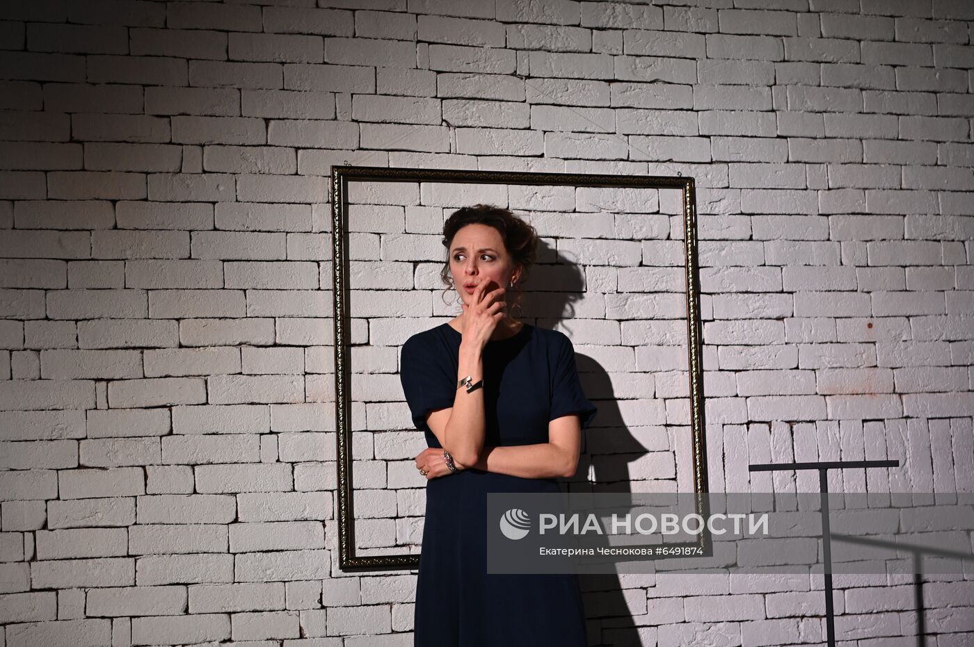 Спектакль "Летние осы кусают нас даже в ноябре" в "Электротеатре Станиславский"