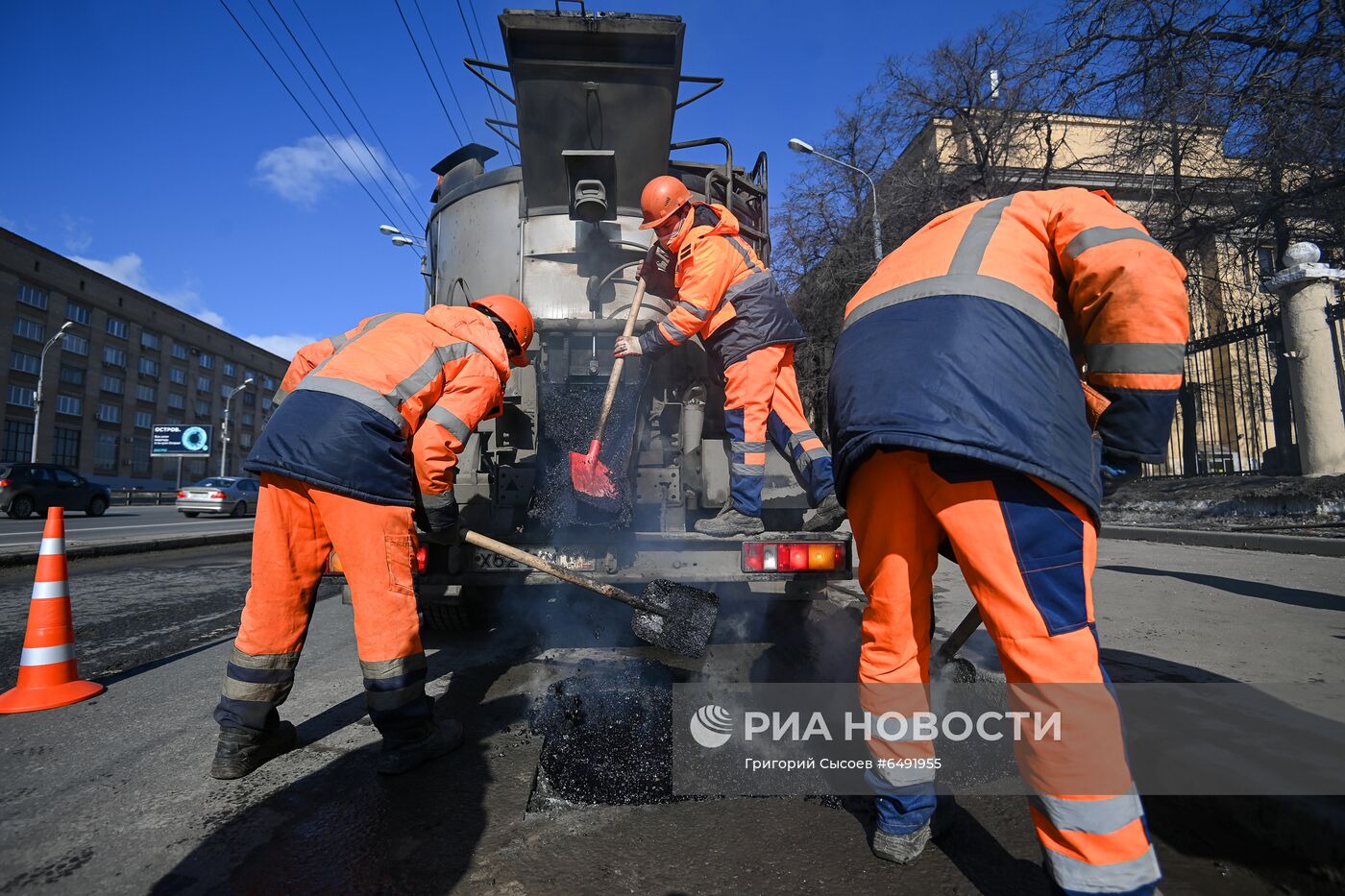 Ремонт асфальтобетонного покрытия на Ленинградском шоссе