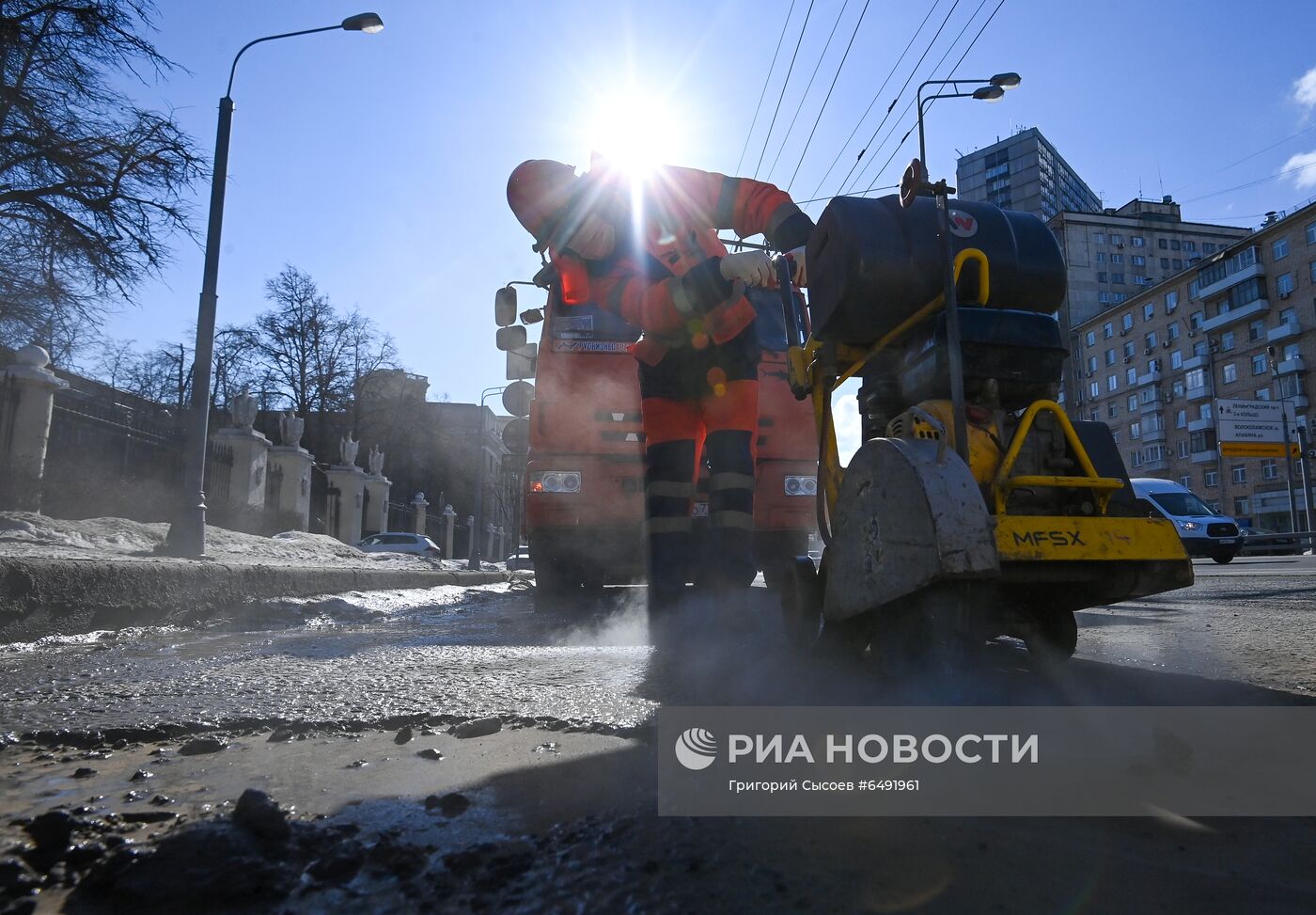 Ремонт асфальтобетонного покрытия на Ленинградском шоссе