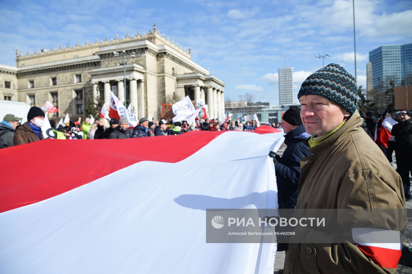 Акции против карантинных ограничений в Европе