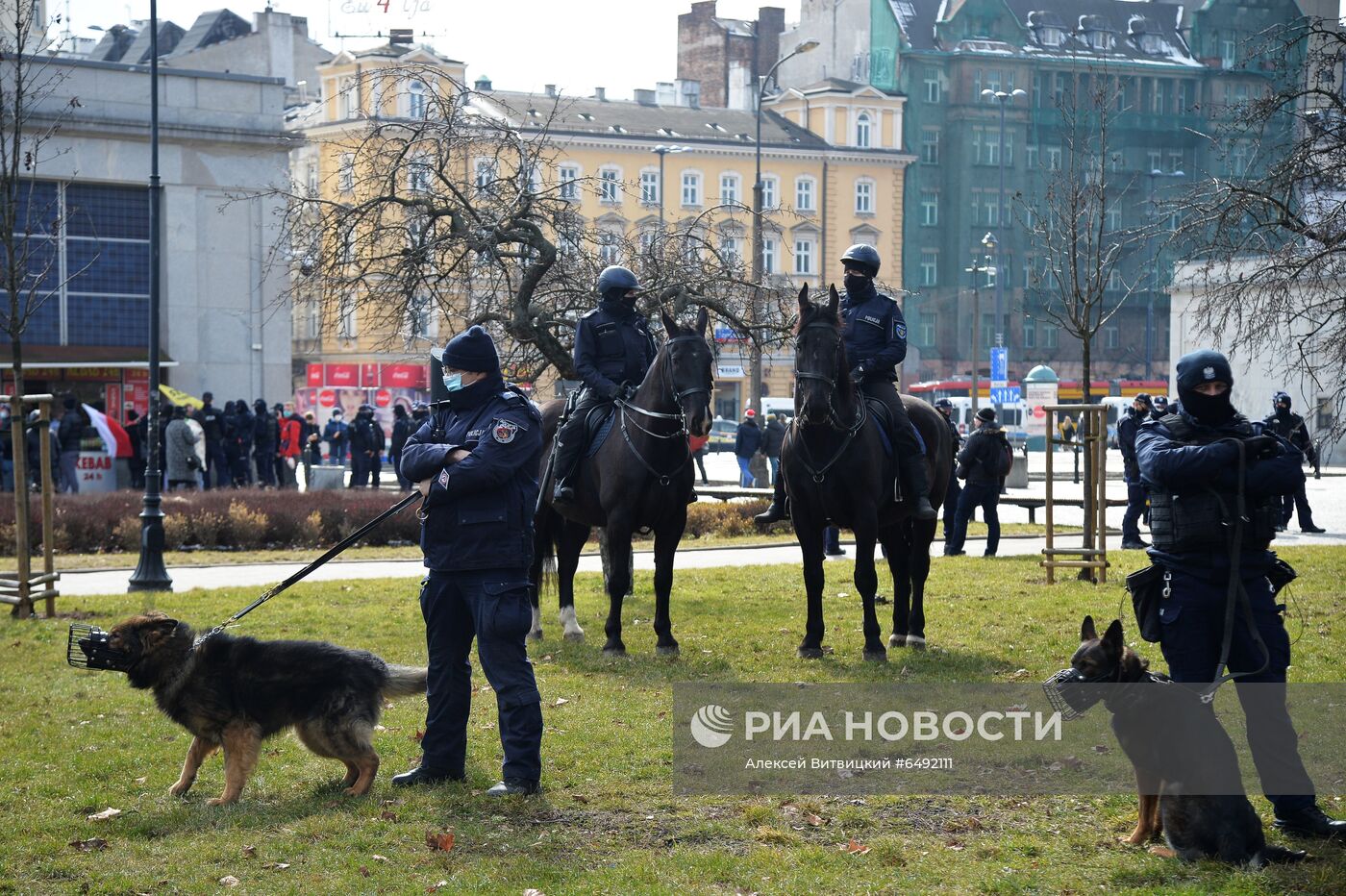 Акции против карантинных ограничений в Европе