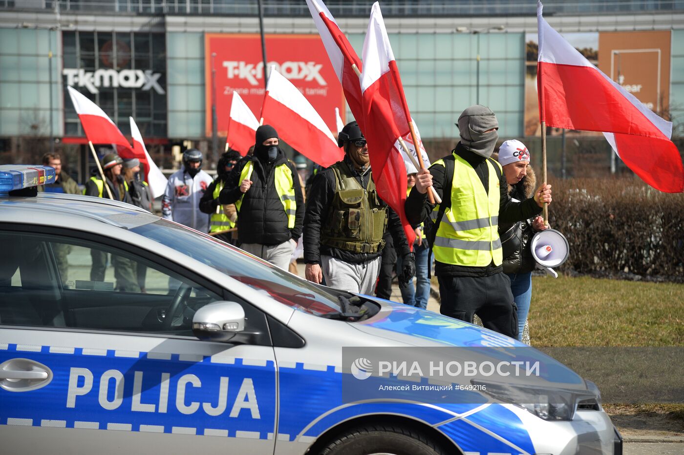 Акции против карантинных ограничений в Европе