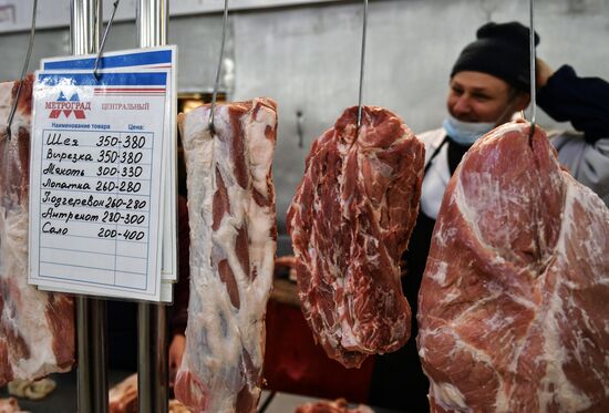 Мясной лабаз на Центральном рынке в Симферополе