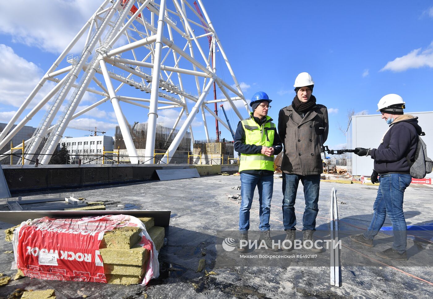 Строительство колеса обозрения "Солнце Москвы" на ВДНХ