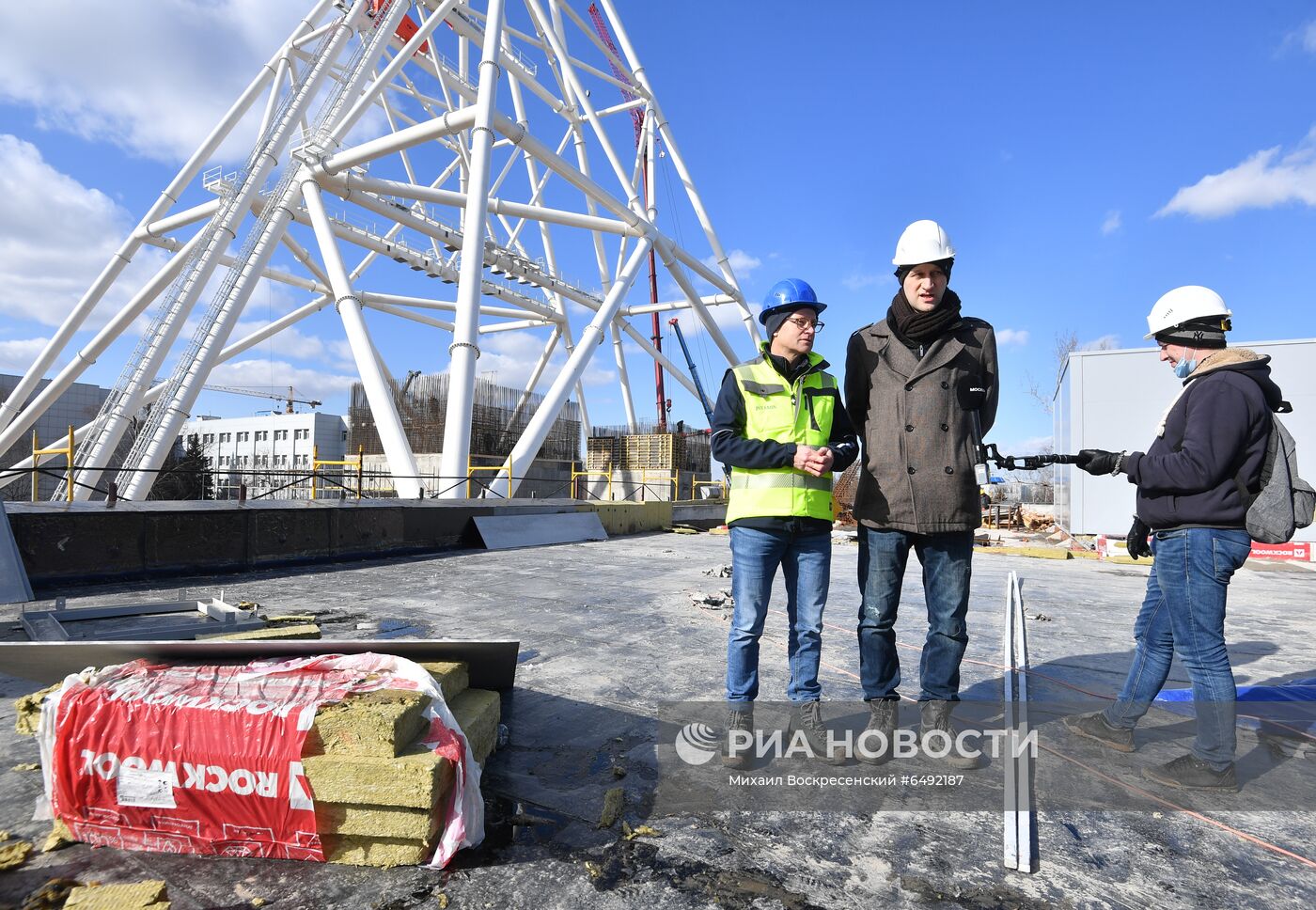 Строительство колеса обозрения "Солнце Москвы" на ВДНХ