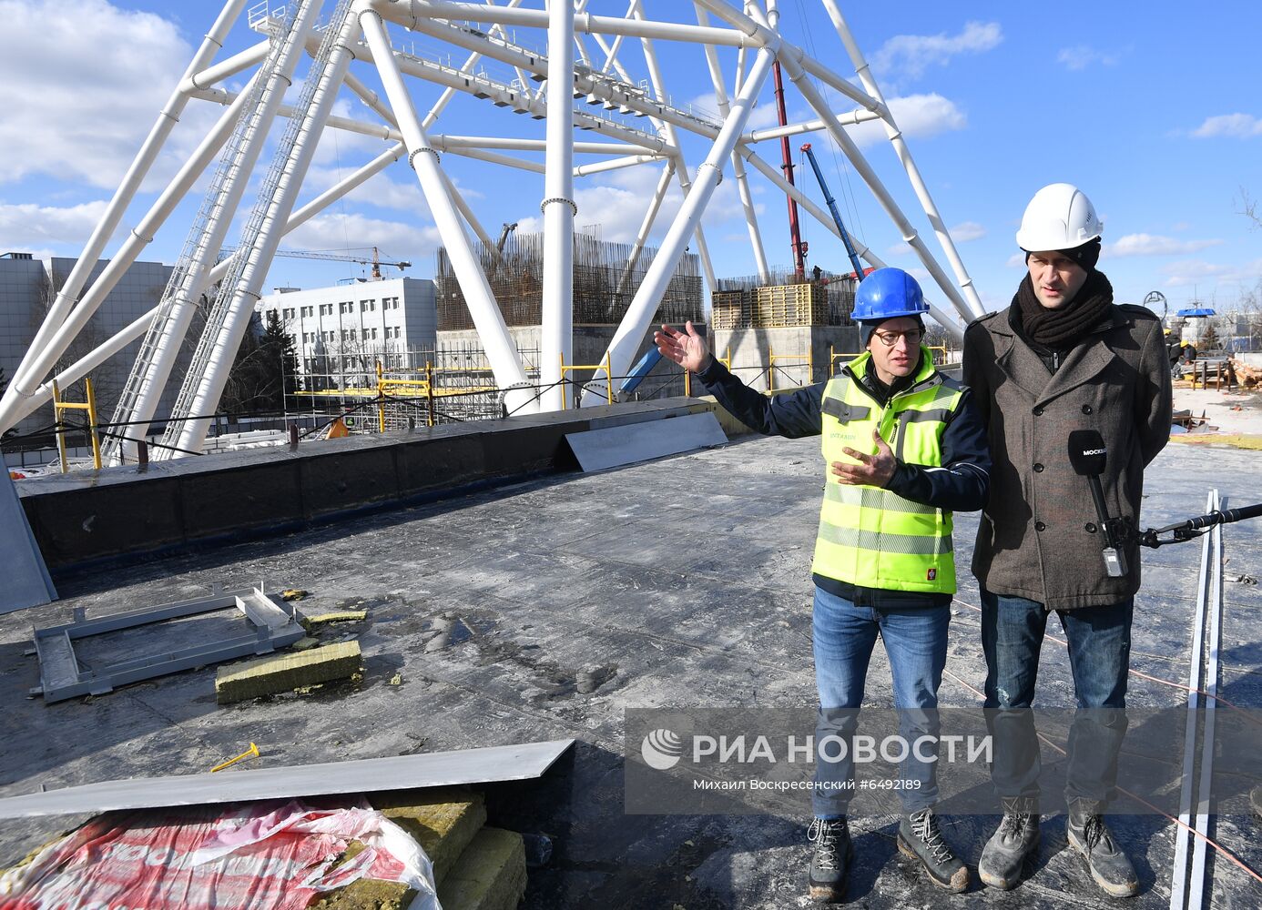 Строительство колеса обозрения "Солнце Москвы" на ВДНХ