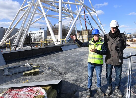 Строительство колеса обозрения "Солнце Москвы" на ВДНХ