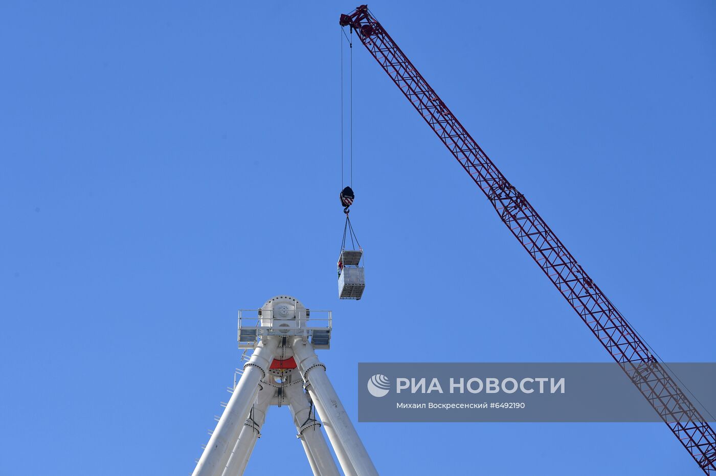 Строительство колеса обозрения "Солнце Москвы" на ВДНХ