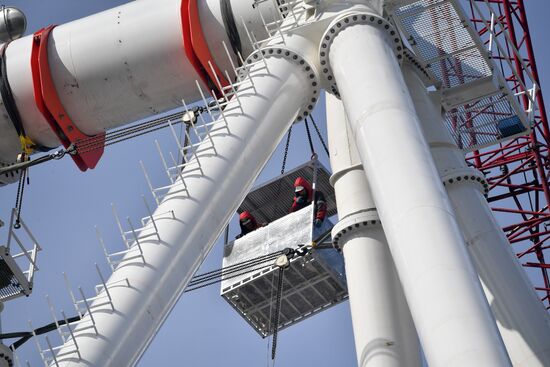 Строительство колеса обозрения "Солнце Москвы" на ВДНХ