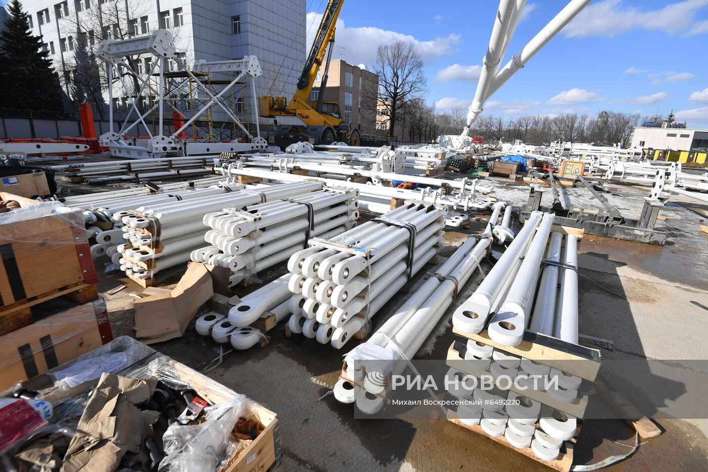 Строительство колеса обозрения "Солнце Москвы" на ВДНХ