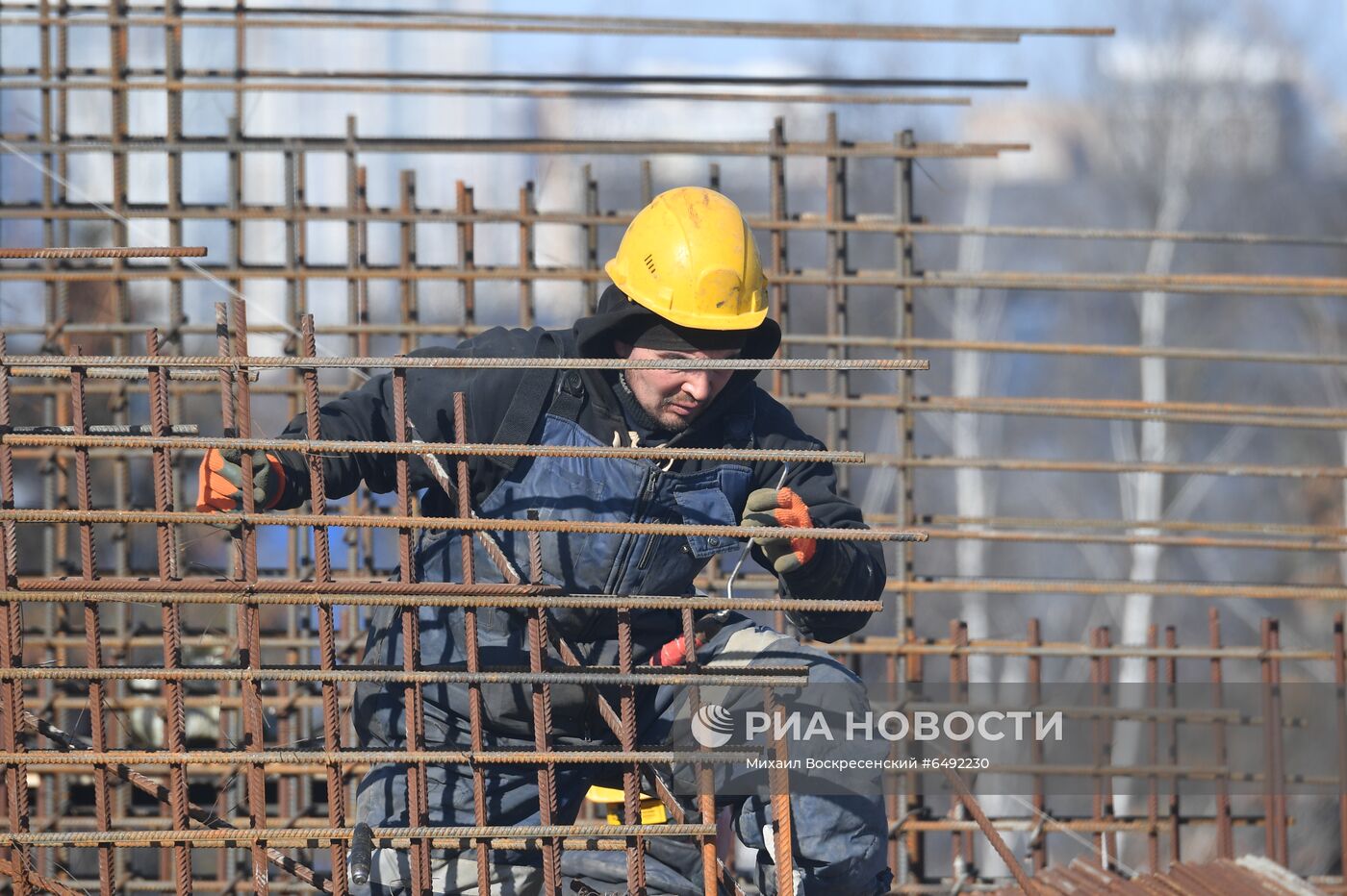 Строительство колеса обозрения "Солнце Москвы" на ВДНХ