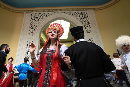 Праздник Навруз на ВДНХ