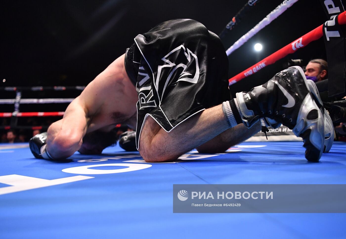 Бокс. Бой А. Бетербиева и А. Дайнеса