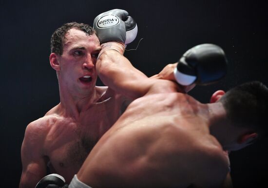 Бокс. Бой А. Бетербиева и А. Дайнеса