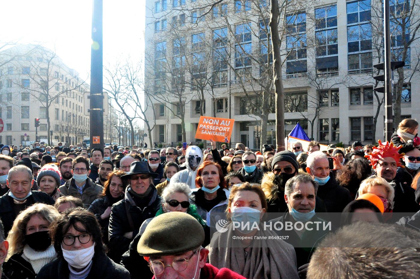 Акции против карантинных ограничений в Европе