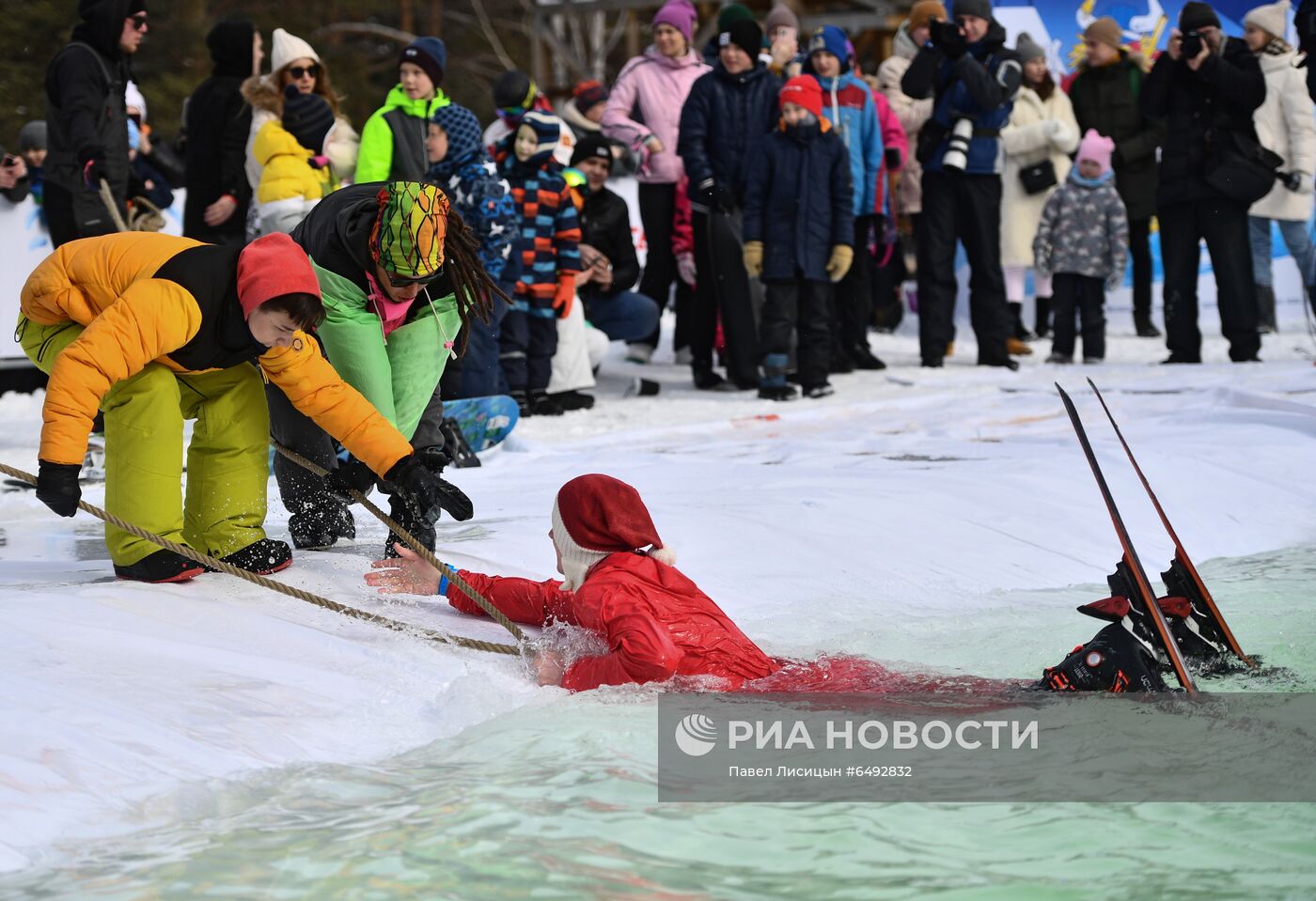 Экстремальное аква-шоу "Прыгни и замерзни" в Екатеринбурге